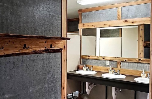 Port Angeles Alquiler De RV | Ready-to-Camp Tent Site - Glamping Tent Site with Queen Air Mattress