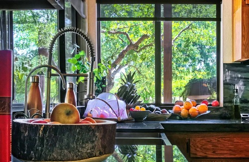 Three Rivers Casa | ¿Listo para escapar de la ciudad? Sequoia Falls, un refugio de lujo en el río ..