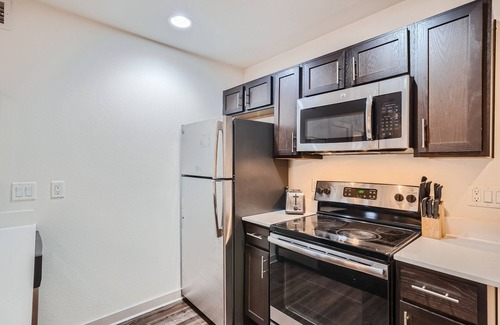 Oak Lawn Apartamento | Reagan 105: Charming 1-bedroom apartment in superb Dallas with AC