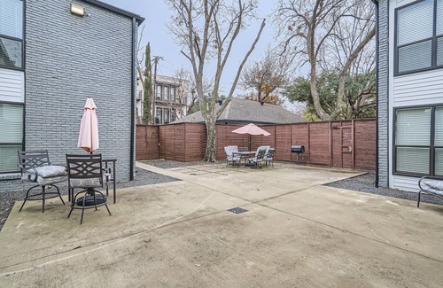 Oak Lawn Apartamento | Reagan 105: Charming 1-bedroom apartment in superb Dallas with AC