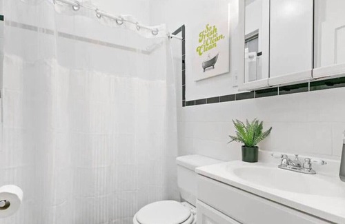 Wrigleyville Apartamento | Real Comfort in a 2BR APT close to Wrigley Field