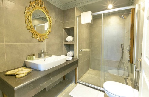 Yomra Hotel | Real King Residence Hotel