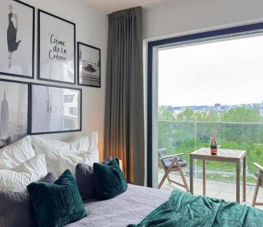 Karlin Apartamento | REAL Living by REFA Balcony Retreat 91