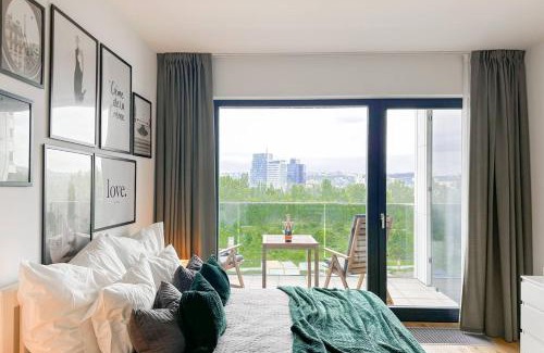 Karlin Apartamento | REAL Living by REFA Balcony Retreat 91