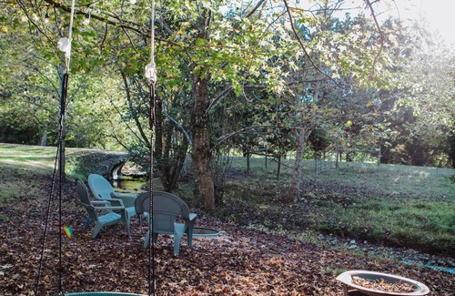 Andrews Casa | Real Log Cabin + 34 acres + Creek + Barn + Easy Access + Nantahala Forest!