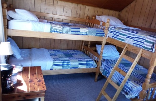 Wapiti Cabina | Real Western Cabin near Yellow stone
