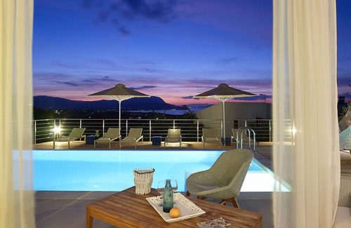 Kokkinon Khorion Villa | ¡Momentos realmente relajantes en esta elegante villa con vistas al mar y piscina privada!