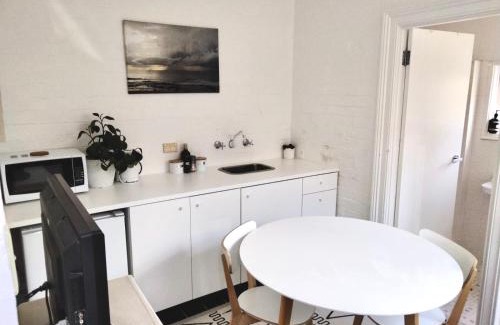 Surry Hills Apartamento | Rear studio with open space