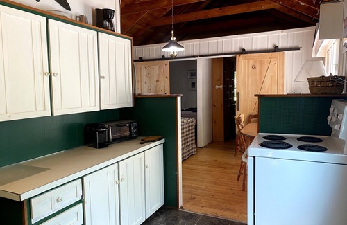 Rideau Lakes Cabaña | Rebecca's Waterfront Cottage Westport Ontario
