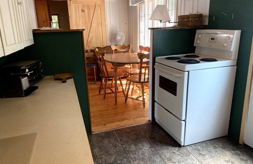 Rideau Lakes Cabaña | Rebecca's Waterfront Cottage Westport Ontario