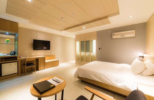 Ingye-dong Hotel | Reborn Suwon Silkroad Hotel