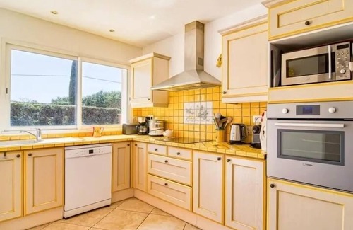 Montfort-sur-Argens Casa | Villa provenzal reciente, 8 habitaciones, todas las comodidades con piscina