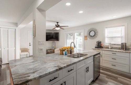 Rehoboth Beach Condominio | Recent Upgrades 3BR Pet Friendly Condo w/ Parking