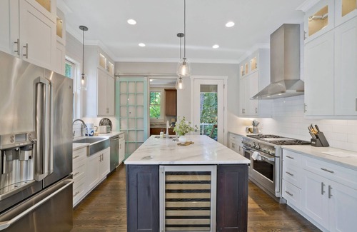 Franklin Casa | Recently-built all-suite with two porches, firepit, crow's nest, & widow's walk