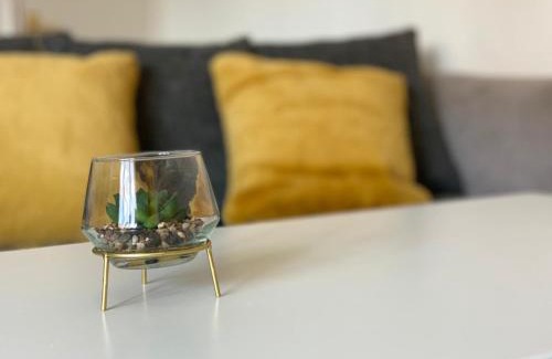 Blyth Apartamento | Recently Furnished Stylish 3 Bed House by Town and Beach