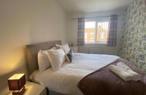 Blyth Apartamento | Recently Furnished Stylish 3 Bed House by Town and Beach