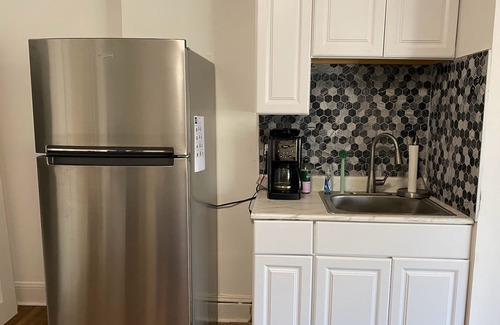 Pikesville Apartamento | Recently remodeled comfortable rooms available in quiet neighborhood!