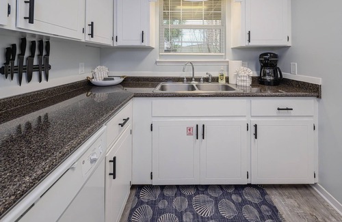 Bel Air Casa | ~Recently Remodeled/Near Beach & Great Attractions in Quiet Residential Area~