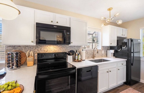 Indian Point Condominio | Recently Remodeled, walk to the lake, next to SDC