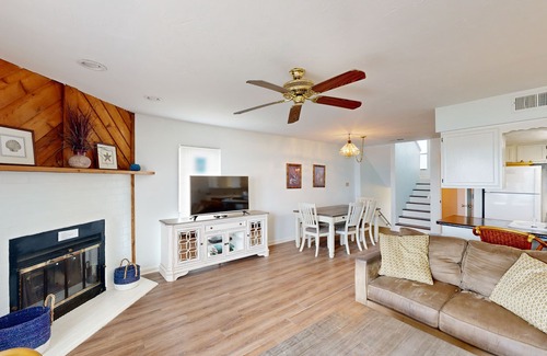 East End Casa | Recently Renovated Beachfront Townhome with beach views, deck, beach gear & more