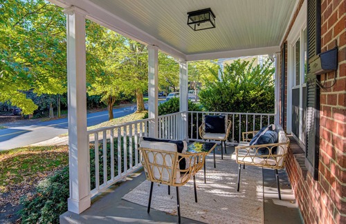 Winston - Salem Casa | Recently renovated luxury duplex unit. Short walk to Atrium WF Baptist Hospital!