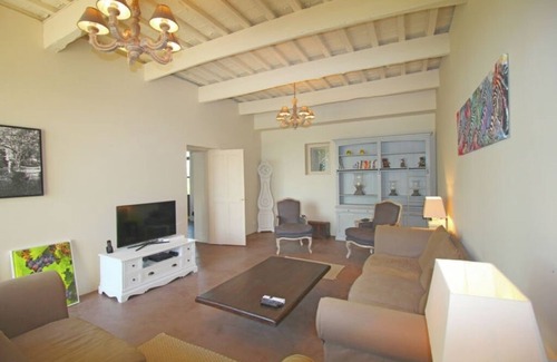 Carpentras Otro | Recently renovated 19th century wine estate, at the foot of Mont Ventoux