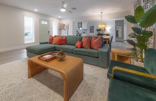 Clearwater Casa | Recently Renovated Clearwater Pool Home!