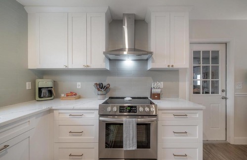 Clearwater Casa | Recently Renovated Clearwater Pool Home!