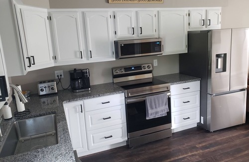 Burdett Apartamento | Recently renovated end-unit apartment in the heart of the Finger Lakes