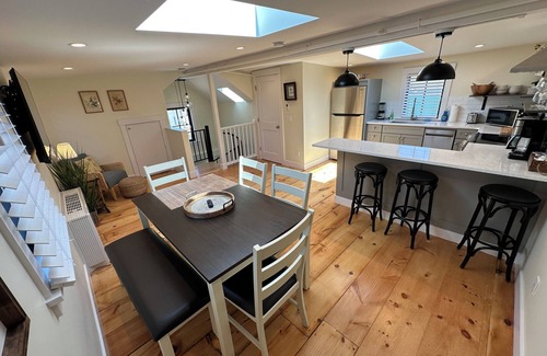 Yachting Village Casa | Recently Renovated Entire House in Downtown Newport Sleeps 16 / Off street parking