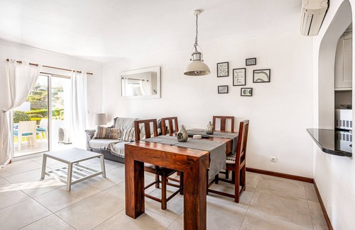 Alpouvar Apartamento | Apartamento en planta baja y jardín, aire acondicionado y U. K. TV e Internet gratis