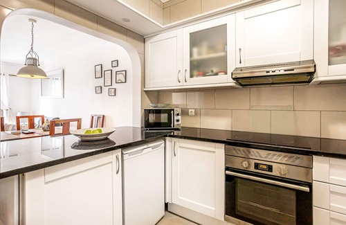 Alpouvar Apartamento | Apartamento en planta baja y jardín, aire acondicionado y U. K. TV e Internet gratis