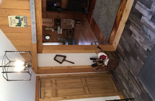 Great Barrington Cabina | RECIENTEMENTE RENOVADO, a pasos del lago Buel, a minutos de Great Barrington y Stockbridge
