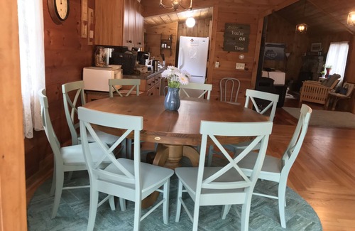 Great Barrington Cabina | RECIENTEMENTE RENOVADO, a pasos del lago Buel, a minutos de Great Barrington y Stockbridge