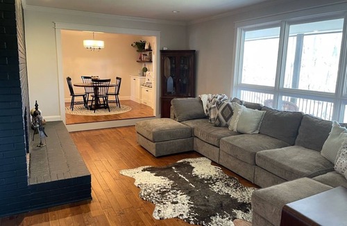 Kernersville Casa | Recently Renovated Home - Furniture Market, HPU, Wake Forest, Greensboro & more!