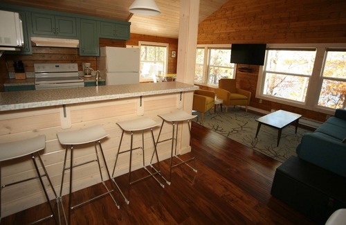 Land O Lakes Cabaña | Recently Renovated Lake View Cottage