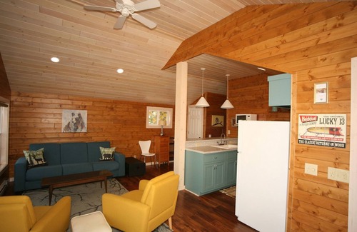 Land O Lakes Cabaña | Recently Renovated Lake View Cottage