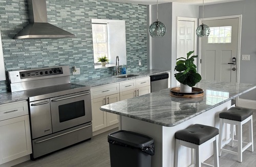 Island Estate Cabaña | Unidad recientemente renovada de 2 habitaciones / 2 baños con vista al agua a un paseo de Clearwater Beach.