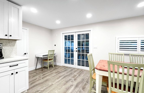 Lantana Casa | Recently updated 3/1 with pool, wifi, sleeps 9