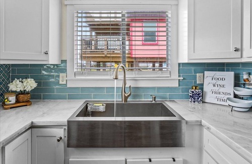 Freeport Casa | RECENTLY UPDATED Beautiful Ocean/Bay View Surfside Retreat - short walk to Beach