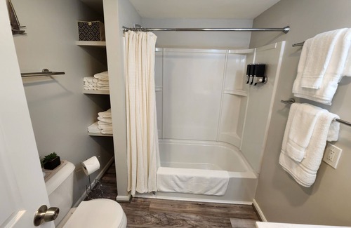 Linglestown Apartamento | Recently updated contemporary getaway. Near Hershey w/ shopping & concerts...