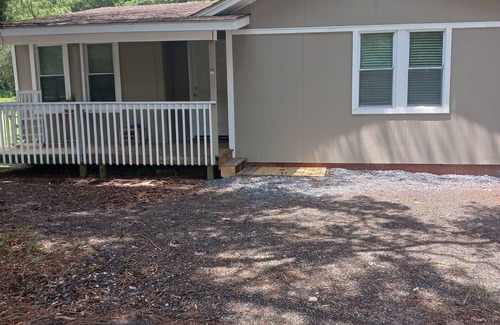Longs Cabaña | Recently updated cottage minutes from beach, pet friendly, large yard wifi, ac