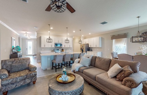 DeLand Casa | Recently Updated Pond-Front - Scenic Patio - Grill