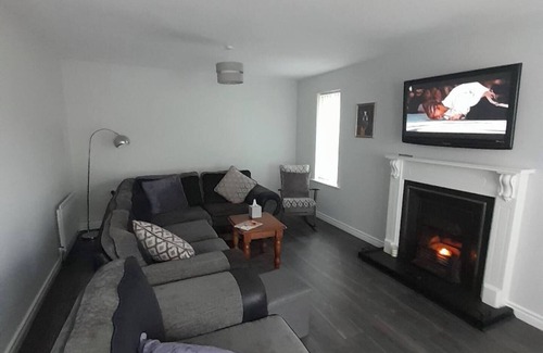 Coleraine Casa | RecentlyRefurbished-Sleeps8-FreeParking