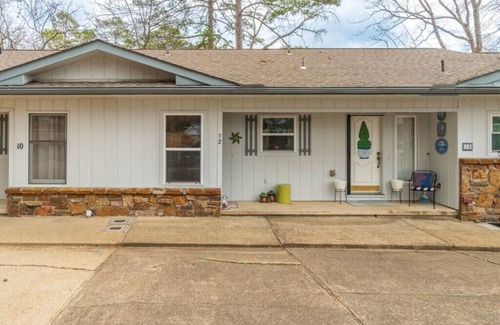 Hot Springs Village Casa | Recharge in this Cozy Townhome on Lake DeSoto