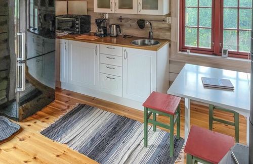 Nordre Land Casa | Recharge your batteries in this cozy log cabin near the Synna River.