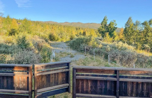 Nordre Land Casa | Recharge your batteries in this cozy log cabin near the Synna River.