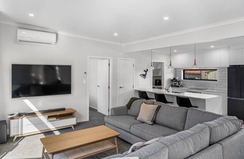 Waihi Beach Casa | Recline on Leo Summar
