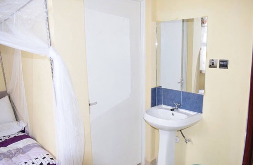 Ngelani Cama Y Desayuno | Reconfort Villa Guest House