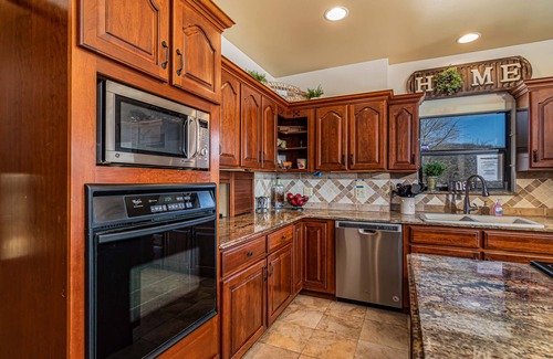 Omaha Casa | Labor Day Open-Reconnect at Ozark Outdoor! Secluded in Nature-Pvt Firepit & Hot Tub-Near Big Cedar
